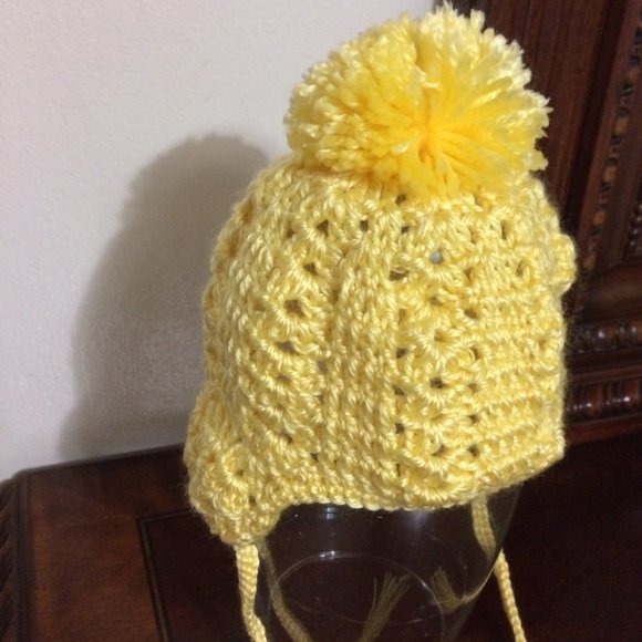 Brand New Handmade Crochet Baby Beanie with Pom Pom & Ear Flaps 3-6 Months - Picture 6 of 8